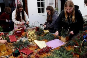 Warsztaty florystyczne w Klubie Młodzieżowym "MAM MOC"