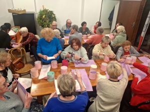 Warsztaty florystyczne w Klubie Seniora "Zawsze aktywni"