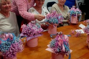 Warsztaty florystyczne w Klubie Seniora "Zawsze aktywni"
