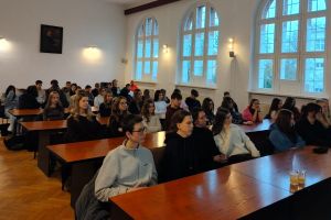 Spotkanie w starostwie pod nazwą „Kiedy głowa krzyczy STOP: relacje, które męczą, i uzależnienia, które obiecują reset”