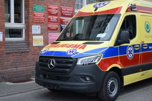 Uroczyste przekazanie nowoczesnego ambulansu dla wąbrzeskiego Zespołu Ratownictwa Medycznego