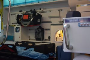 Uroczyste przekazanie nowoczesnego ambulansu dla wąbrzeskiego Zespołu Ratownictwa Medycznego