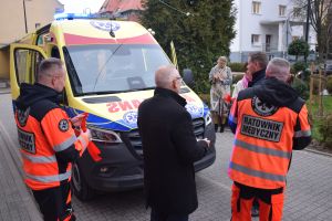 Uroczyste przekazanie nowoczesnego ambulansu dla wąbrzeskiego Zespołu Ratownictwa Medycznego