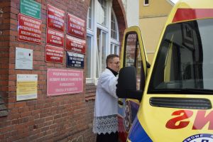 Uroczyste przekazanie nowoczesnego ambulansu dla wąbrzeskiego Zespołu Ratownictwa Medycznego