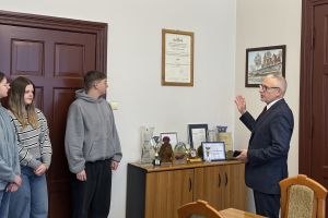 Uczniowie Technikum Logistycznego na "Lekcji w Starostwie"