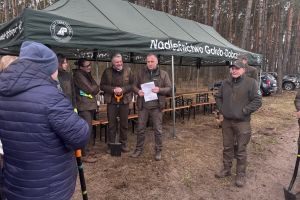 Społeczna akcja sadzenia lasu w Ryńsku, na terenie Leśnictwa Wronie