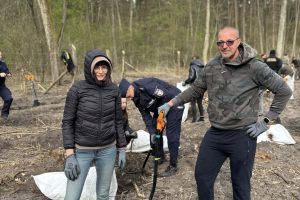 Społeczna akcja sadzenia lasu w Ryńsku, na terenie Leśnictwa Wronie