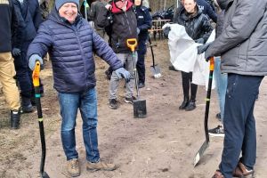 Społeczna akcja sadzenia lasu w Ryńsku, na terenie Leśnictwa Wronie