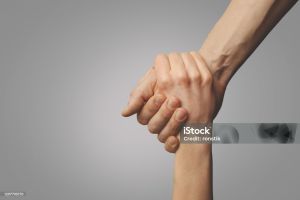 Dwie splecione dłonie