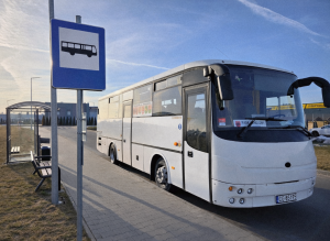 Autobus na przystanku