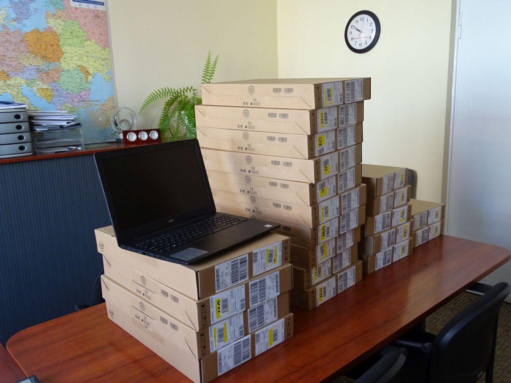 Przekazaliśmy 22 laptopy do szkół i placówek Powiatu Wąbrzeskiego