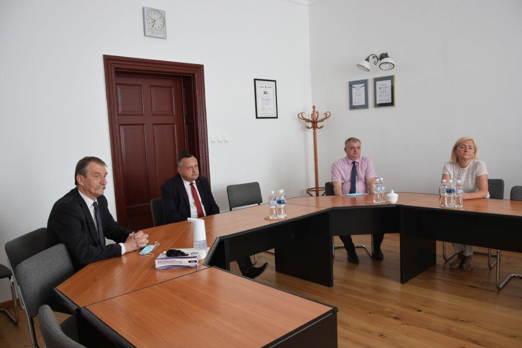 Powierzenia stanowisk dyrektorów ZS w Wąbrzeźnie, ZSO w Wąbrzeźnie oraz SOSzW we Wroniu