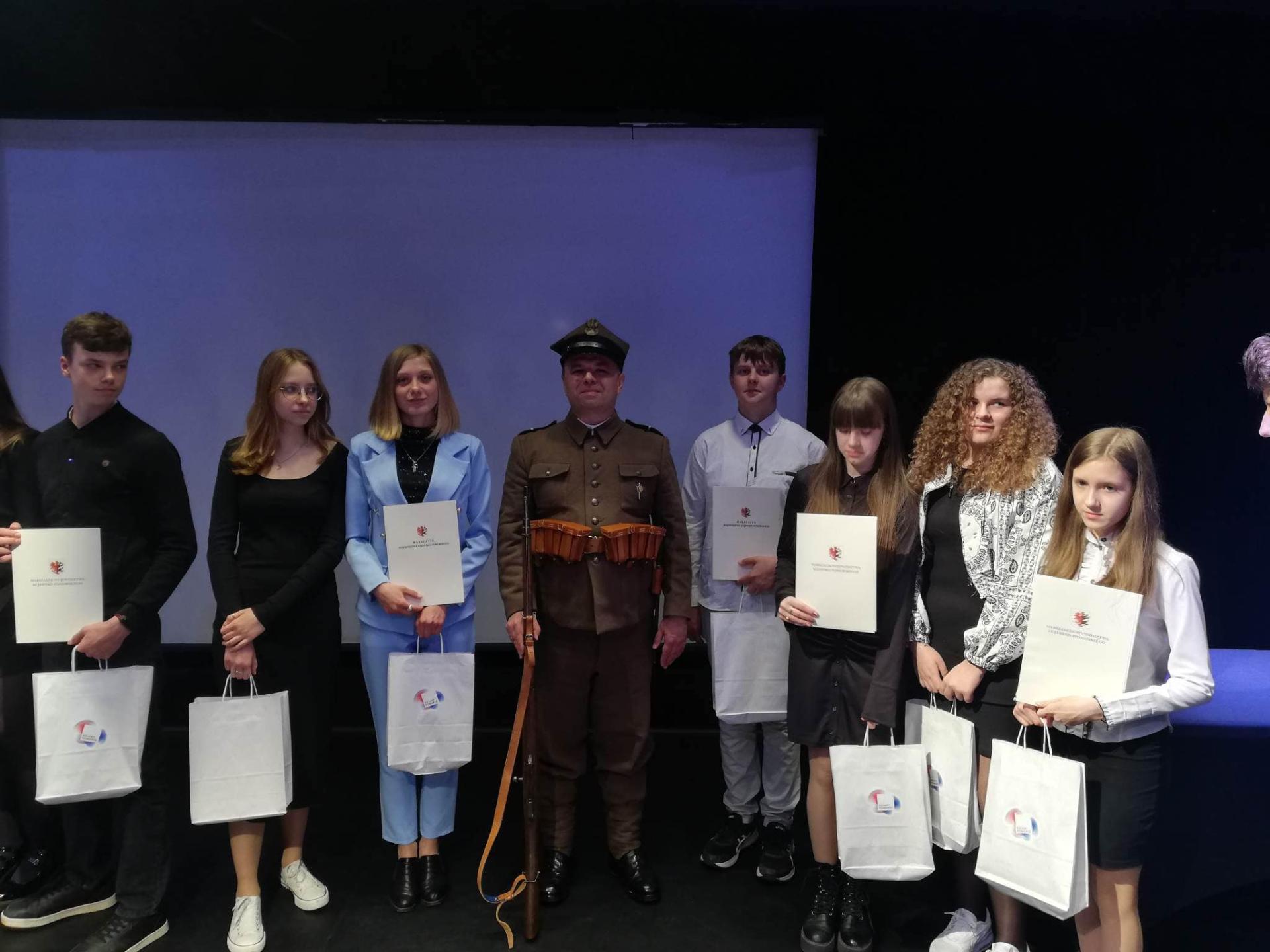 Nasi uczniowie laureatami wojewódzkiego konkursu historycznego