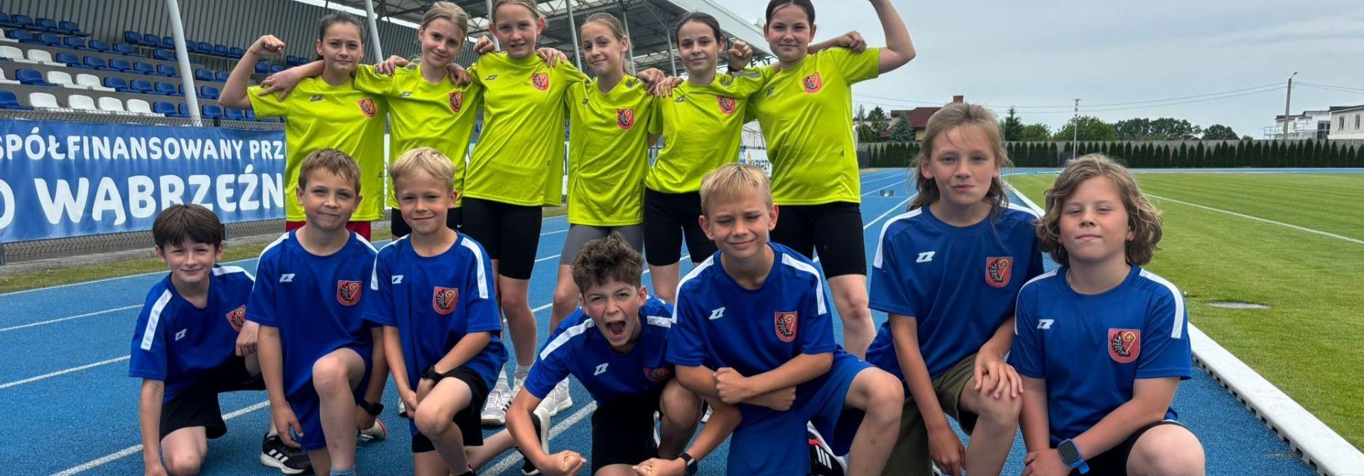 Międzyszkolne zawody lekkoatletyczne w powiecie wąbrzeskim – podsumowanie rywalizacji sportowej w maju i czerwcu 2025 r.