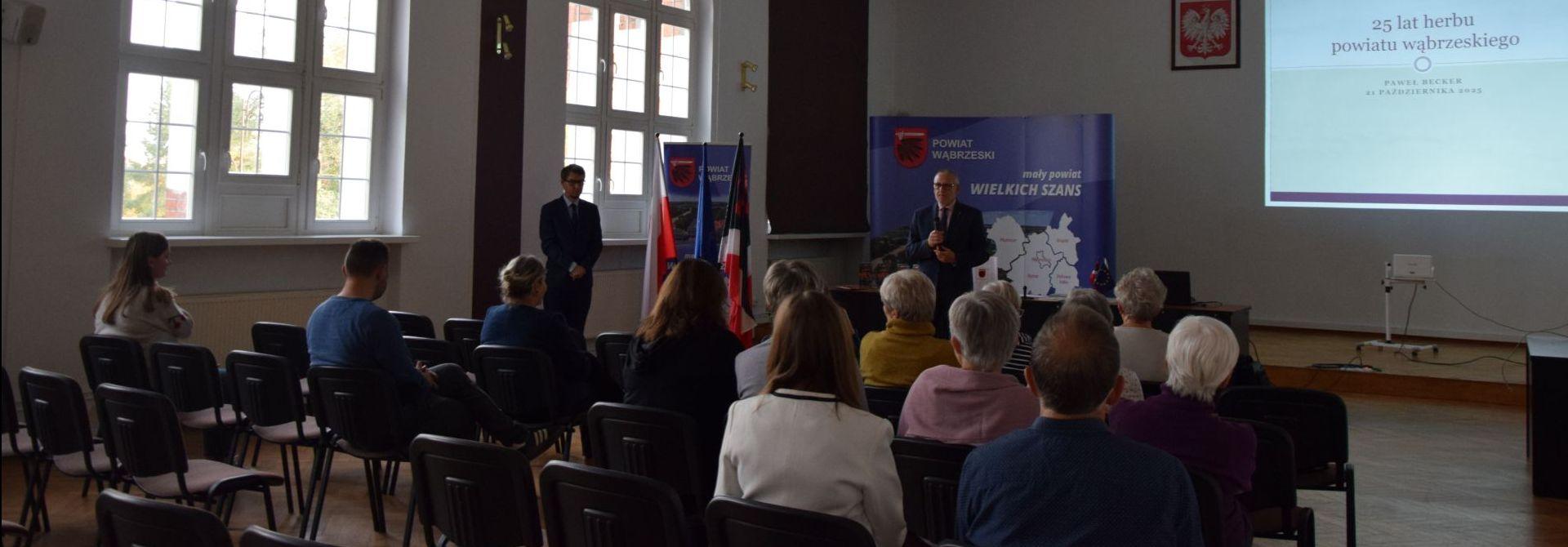 Skrzydło, miecz i historia – 25 lat herbu Powiatu Wąbrzeskiego