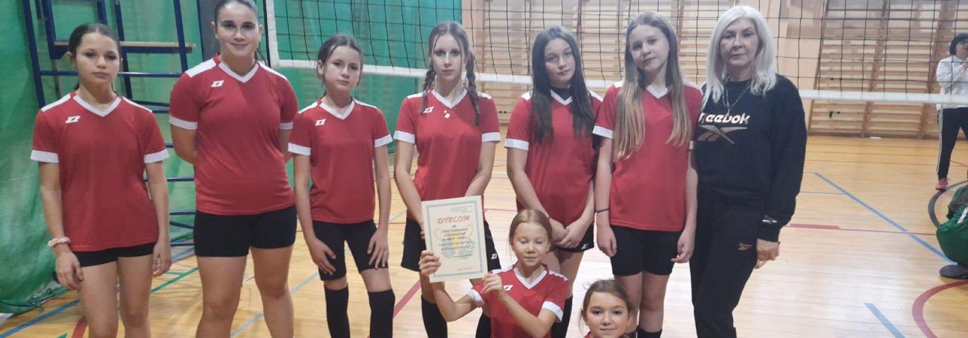 Powiatowe Igrzyska Dzieci w piłce siatkowej dziewcząt i chłopców