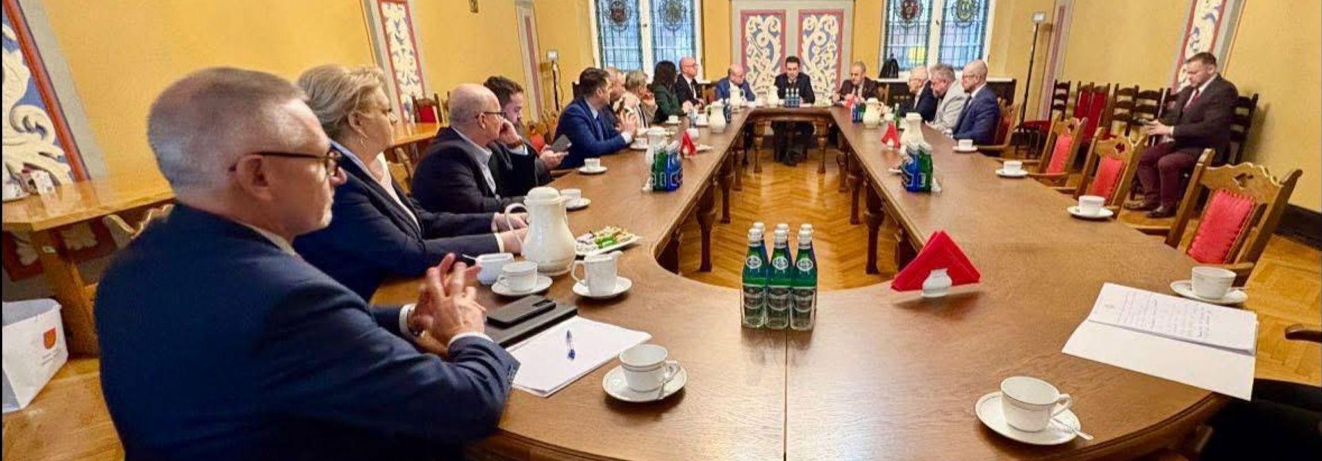 Potrzeby kolejowe regionu tematem spotkania w Ratuszu Miejskim w Grudziądzu